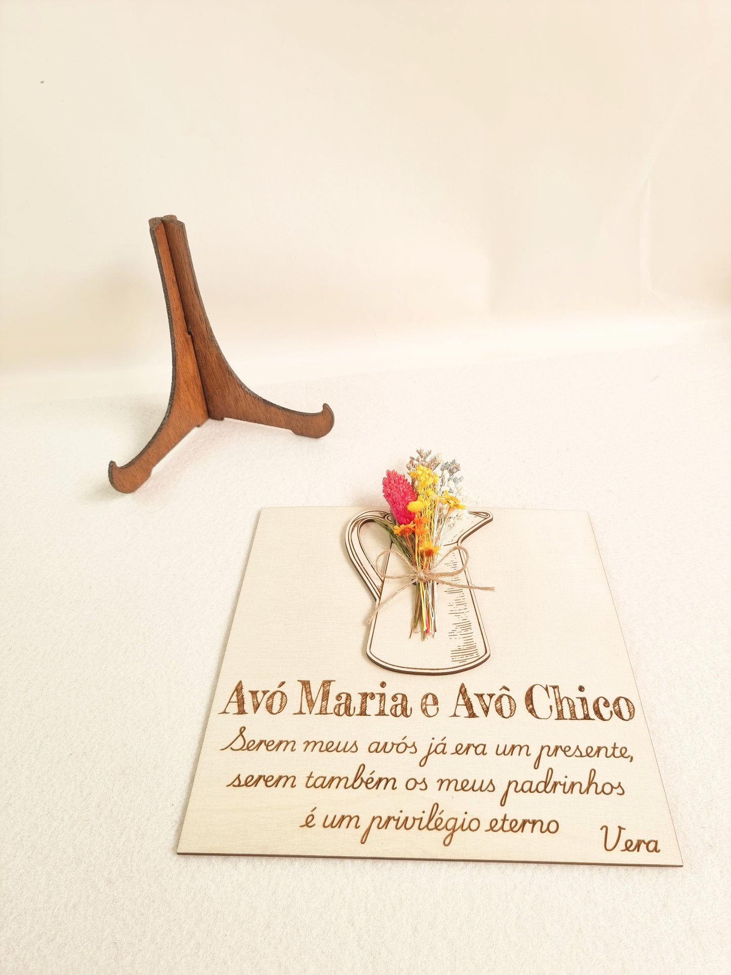 Jarra com flores secas