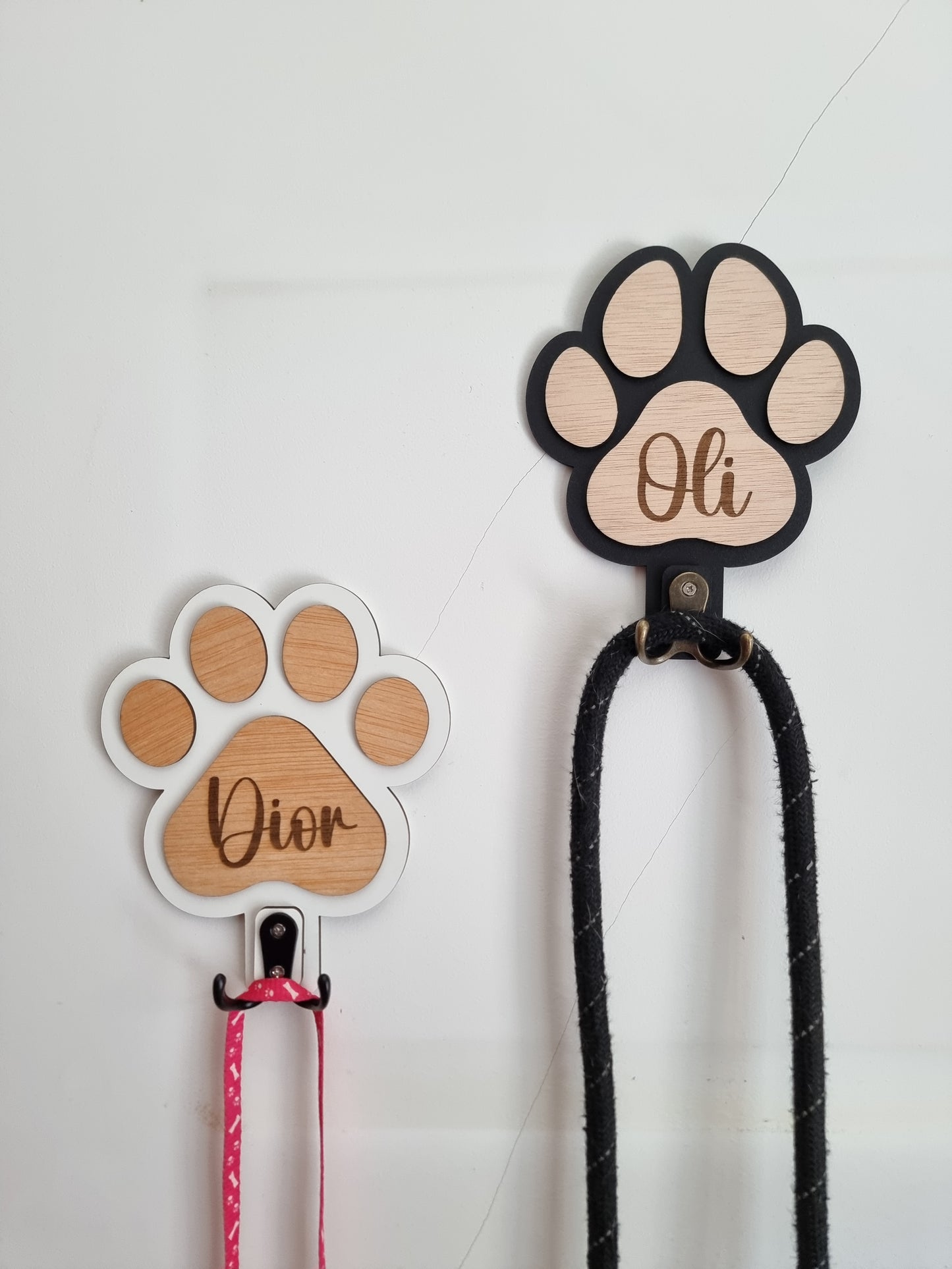 Suporte de Trela em Madeira – Personalizado com Nome do Pet