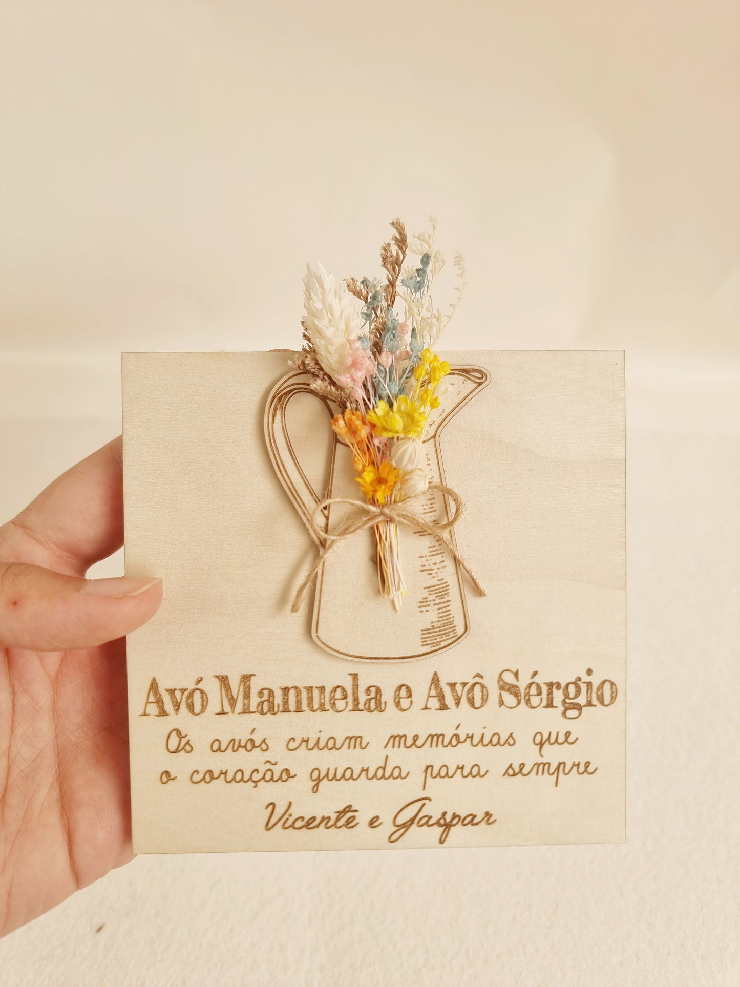 Jarra com flores secas