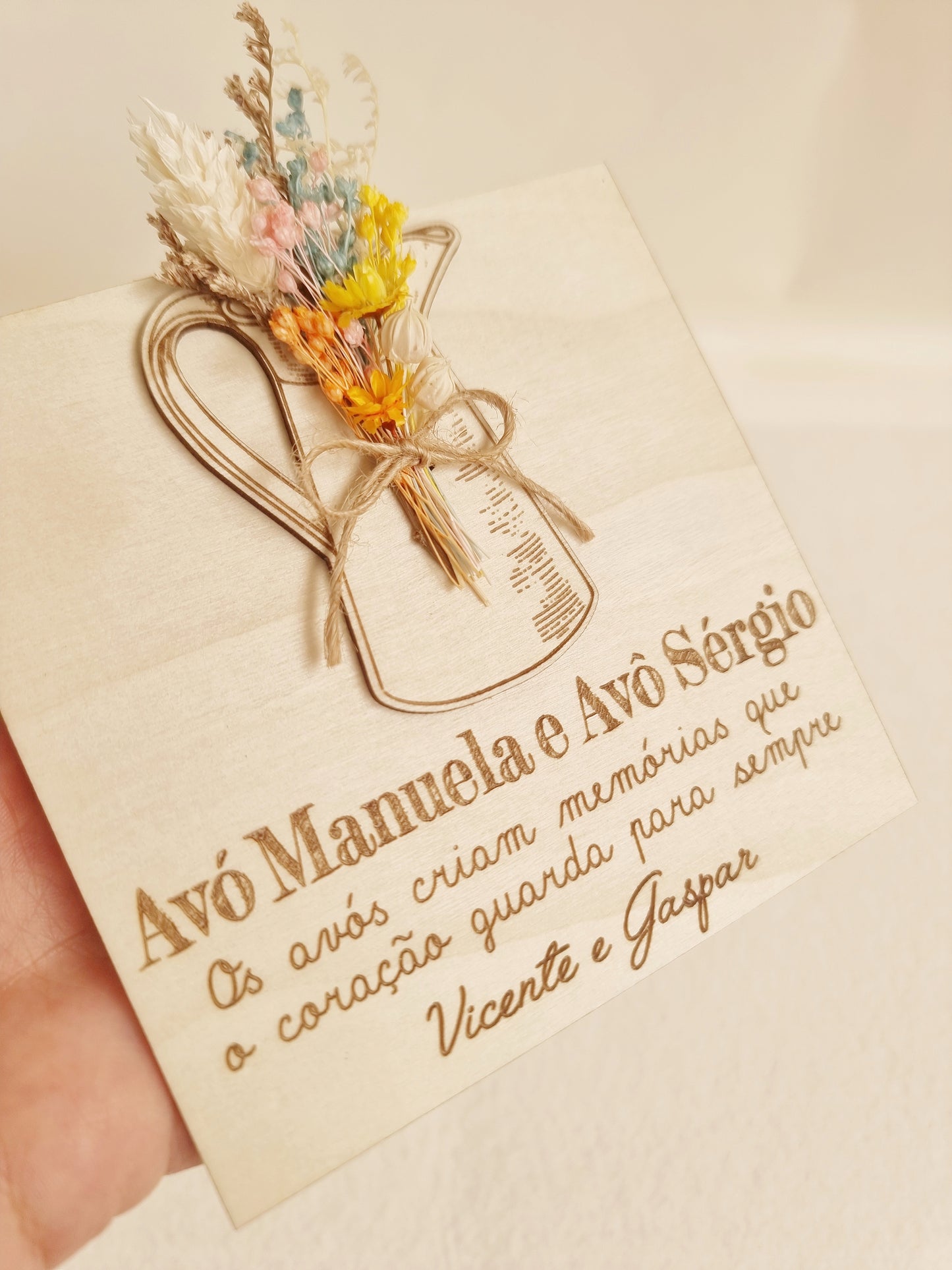 Jarra com flores secas