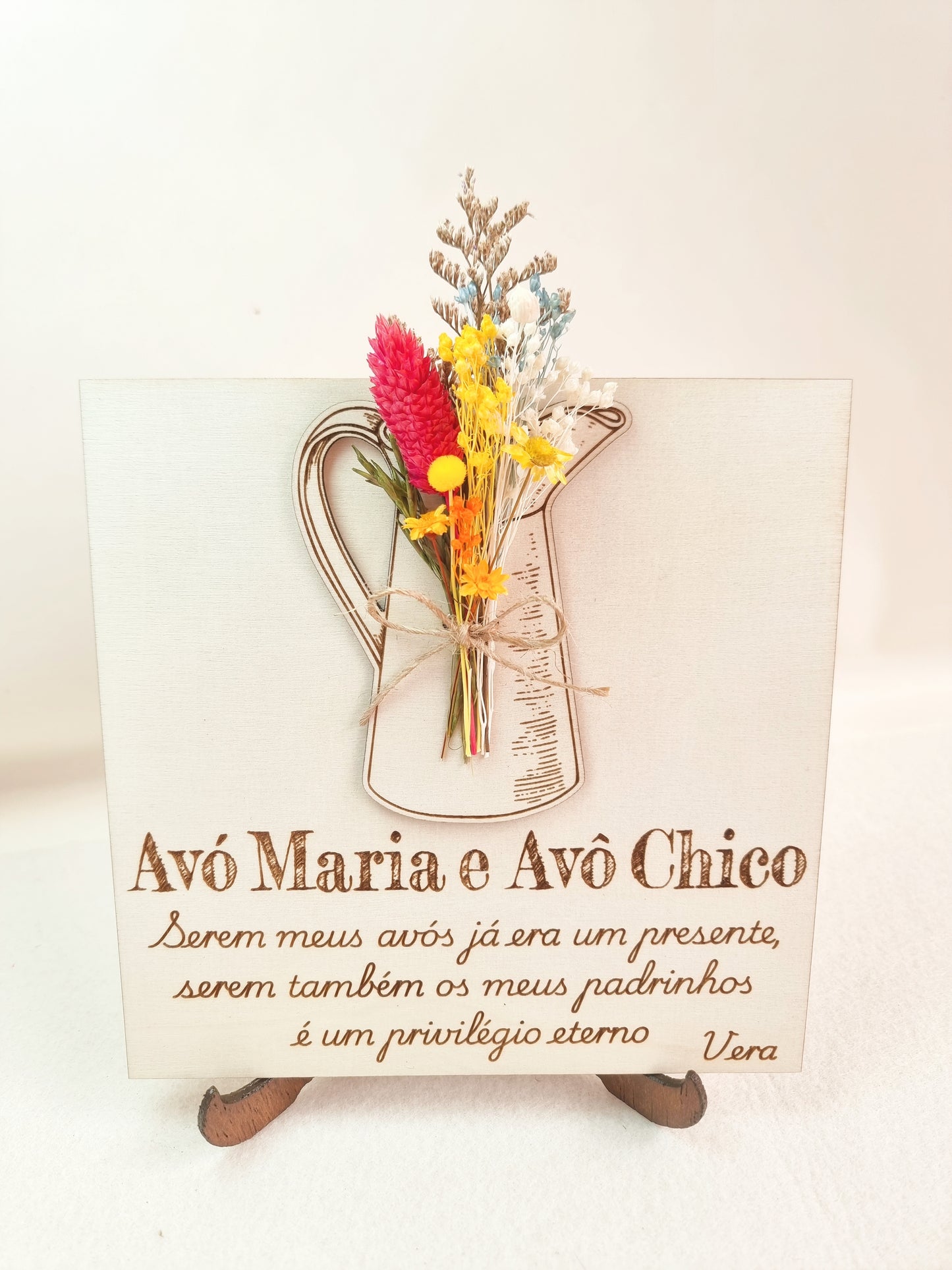 Jarra com flores secas